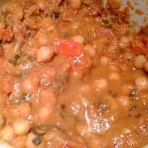 A close up of Kadhai Chole being cooked in a white pan