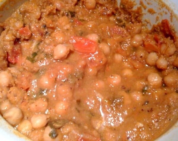 A close up of Kadhai Chole being cooked in a white pan