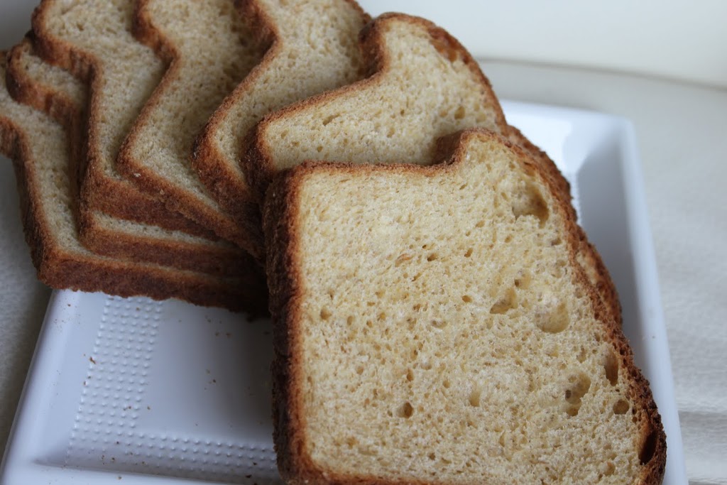 A delicious and healthy pear carrots and oats bread loaf. Great for sandwiches, snacks and toast and very simple to make. Vegan recipe. #veganricha #vegan