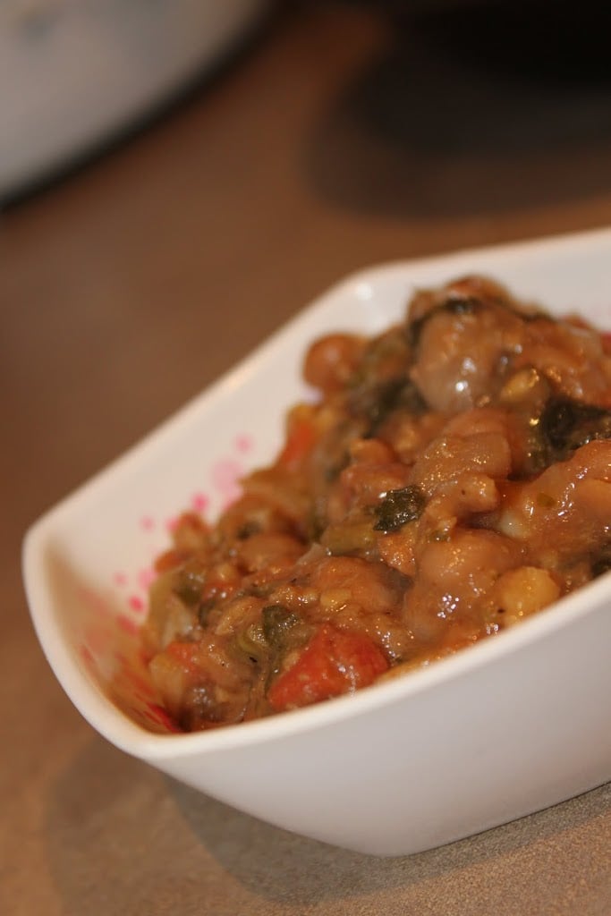 A delicious and healthy garbanzo beans/chana and spinach curry (Palak Chole). Full of flavor and great for weeknights. Vegan Gluten Free Recipe#glutenfree #veganricha #vegan.