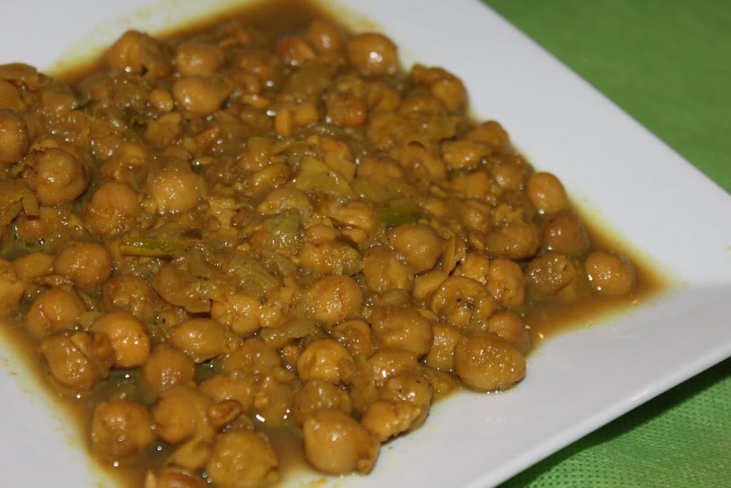 Imli Chole (Sweet and sour Chickpea curry)