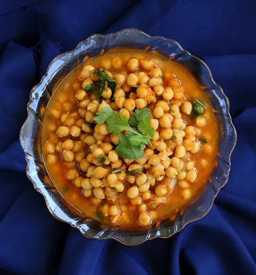 Imli Chole - sweet and sour chickpea curry with tamarind and Indian spices. Vegan Glutenfree Soyfree Recipe.. #glutenfree #veganricha #vegan