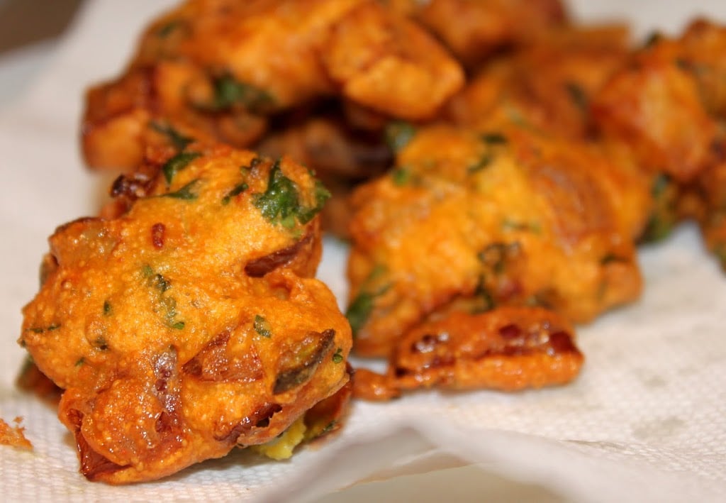 Onion Fritters - Kanda Bhaji/Pakora. These delicious onion fitters are so simple yet delicious, a great treat or snack served with masala tea. Vegan and Gluten Free Recipe. #glutenfree #veganricha #vegan