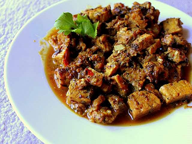Saji/Savji Tempeh (Spicy Fake Chicken Curry). A delicious and easy curry packed full of spices. Great for weeknights. Vegan Recipe. #veganricha #vegan