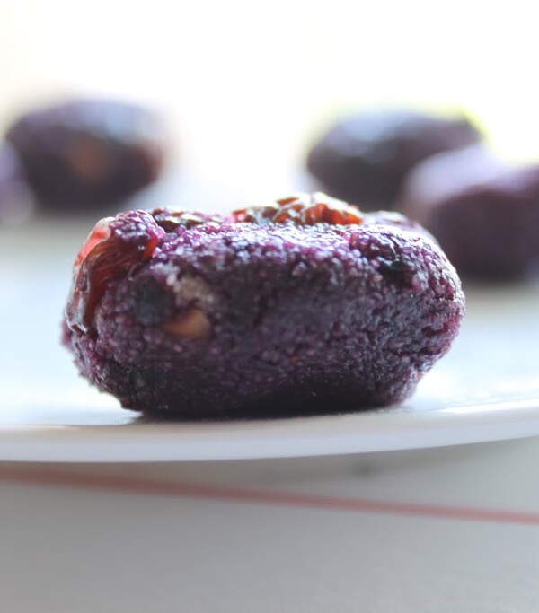 Blueberry oats semolina ladoo placed on a white plate