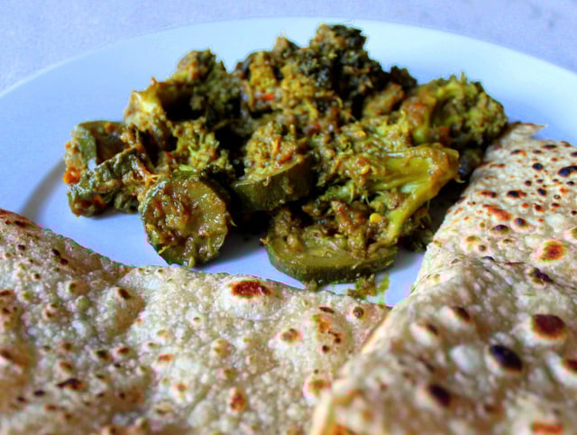 Broccoli and Zucchini in Onion and Pickle Spices Curry. A delicious, easy and healthy curry to be served hot with Rotis, puris or Naan! Vegan Recipe. #glutenfree #veganricha #vegan
