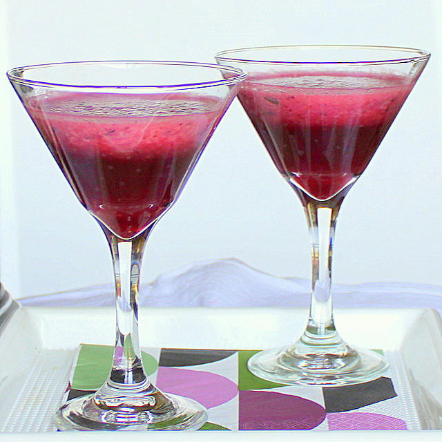 Blueberry Strawberry Spiced Cooler/Smoothie. Refreshing and delicious, vegan recipe. #glutenfree #veganricha #vegan