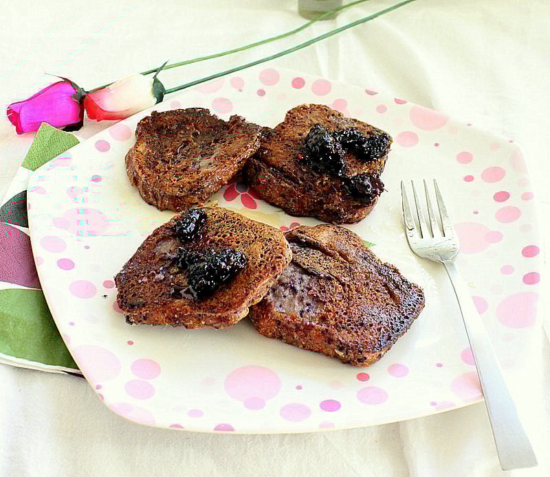 French toasts, pancakes and other breakfast options. Delicious recipes for breakfast, all healthy and easy and all vegan. #veganricha #vegan