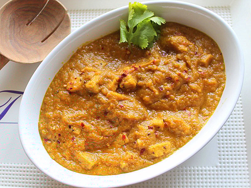 Mango Curry Tempeh. Restaurant Curries In Your Kitchen. A delicious, easy and flavor packed curry made with tempeh and spices. Vegan and Gluten Free Recipe. #glutenfree #veganricha #vegan