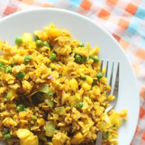 Oats Poha served on a white pate