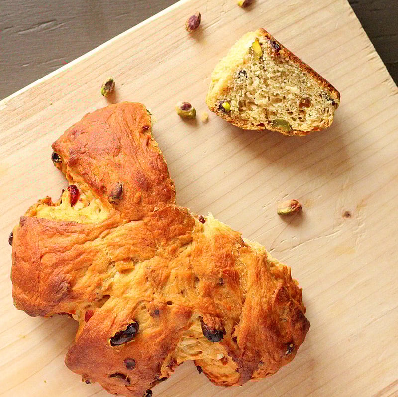 Christmas stollen wreath with cranberries, Pistachios and Candied Orange. Vegan Recipe. #veganricha #vegan