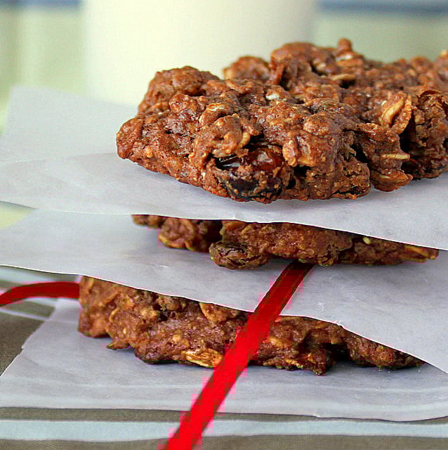 How to make Chocolate Oatmeal Raisin Cookies. Easy Vegan Dairy-free Eggless Recipe. #glutenfree #veganricha #vegan