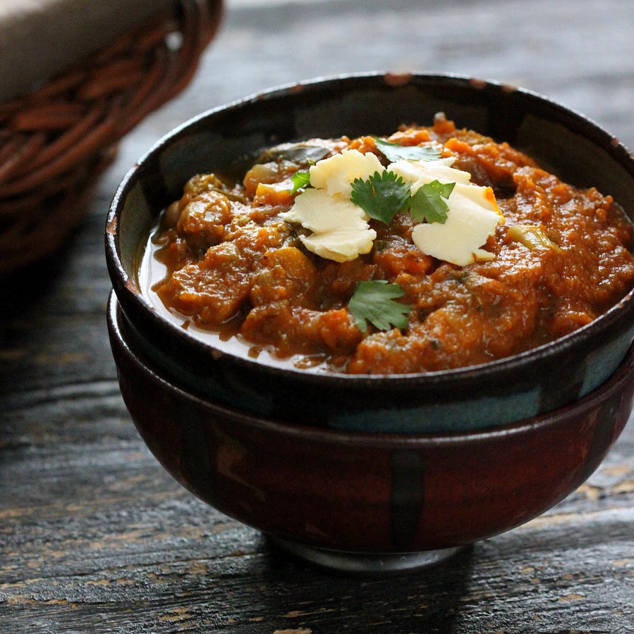 Black Eyed Pea Pumpkin Chard Chili. Black eyed peas, pumpkin puree, herbs and spices make this a warming fall chili. | VeganRicha.com