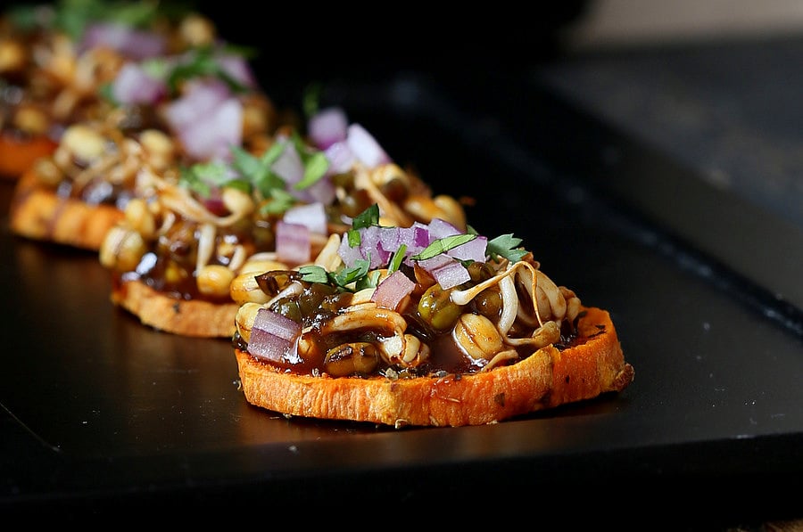 Sweet Potato Canapes with Barbecue Mung Bean Sprouts Sweet Potato Canapes with Barbecue Mung Bean Sprouts