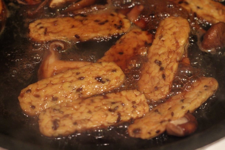 Teriyaki Tempeh with mushrooms and soba noodles. Homemade Vegan Teriyaki Sauce. | VeganRicha.com #vegan #asian #recipe