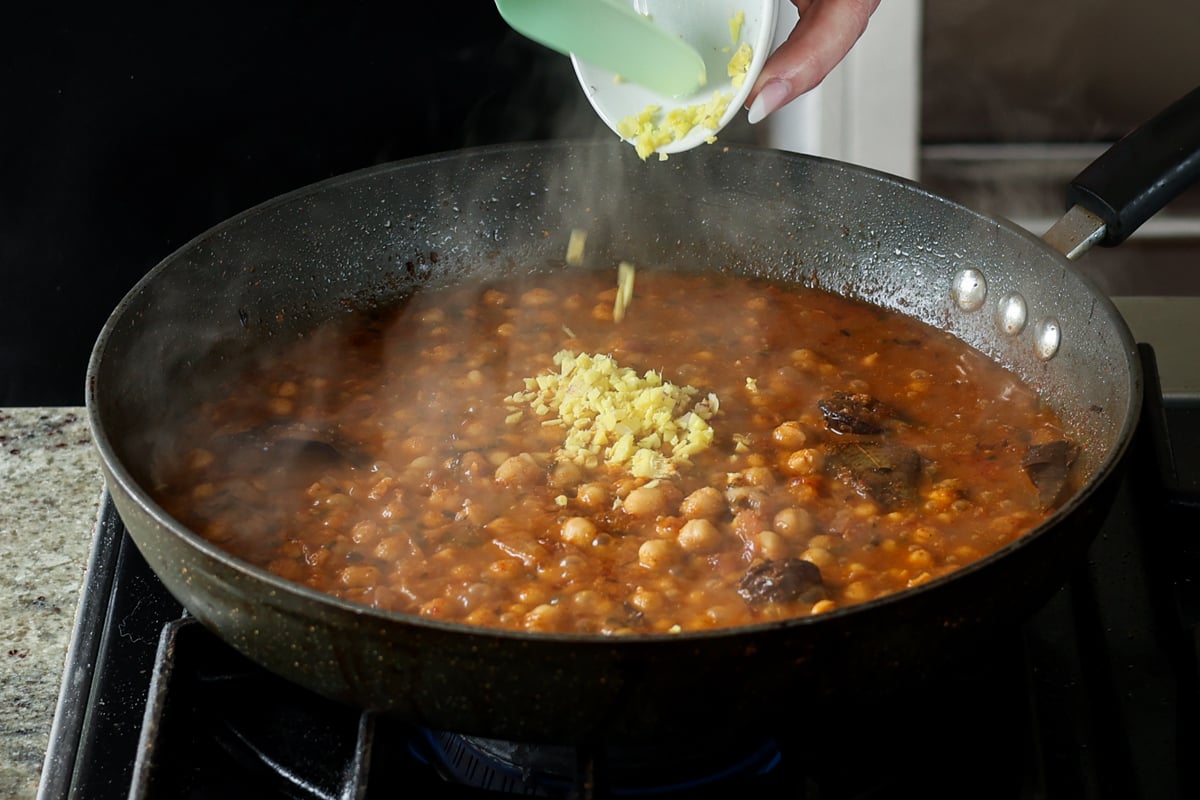 adding ginger to the chole