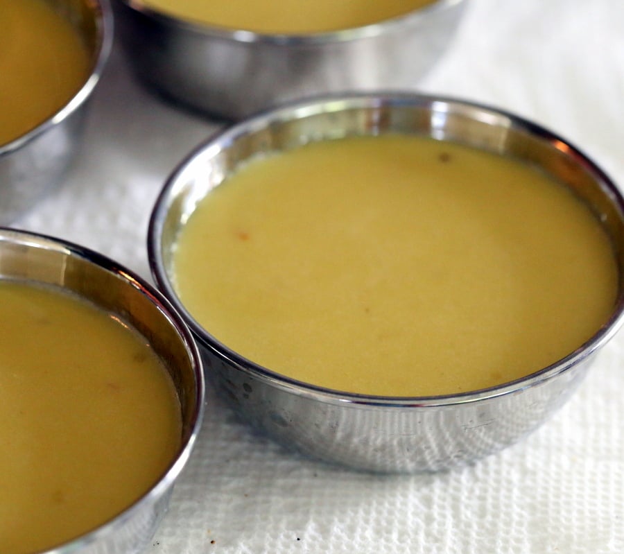 Kesar Kulfi Recipe - Saffron Cream Popsicles. Vegan Kulfi with saffron, coconut milk, cashews and starch | VeganRicha.com #vegan #dairyfree #kulfi
