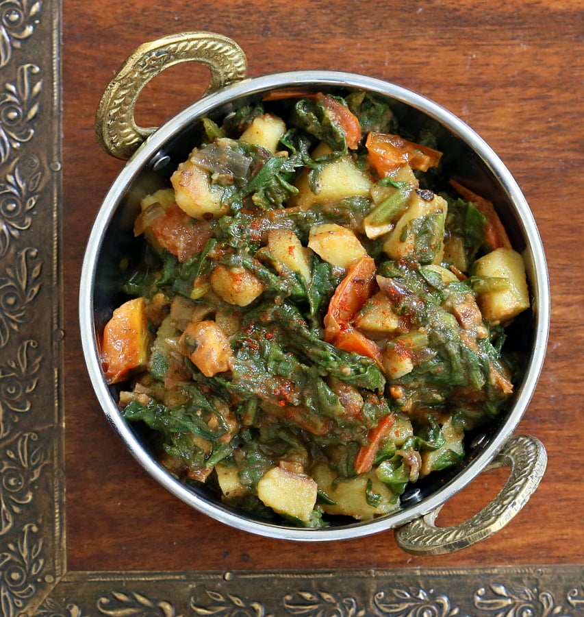 Potato Spinach Stir Fry. Aloo Palak Indian Recipe. Easy Spinach and potato side. Use other greens as rainbow chard, mustard greens | VeganRicha.com #vegan #glutenfree #Indian
