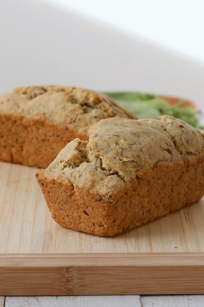 This Vegan Vanilla pound cake is easy, moist and dense. Easy Vegan Pound Cake Recipe | VeganRicha.com