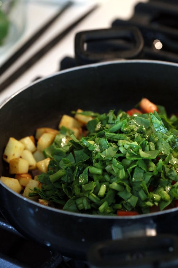 Potato Spinach Stir Fry. Aloo Palak Indian Recipe. Easy Spinach and potato side. Use other greens as rainbow chard, mustard greens | VeganRicha.com #vegan #glutenfree #Indian