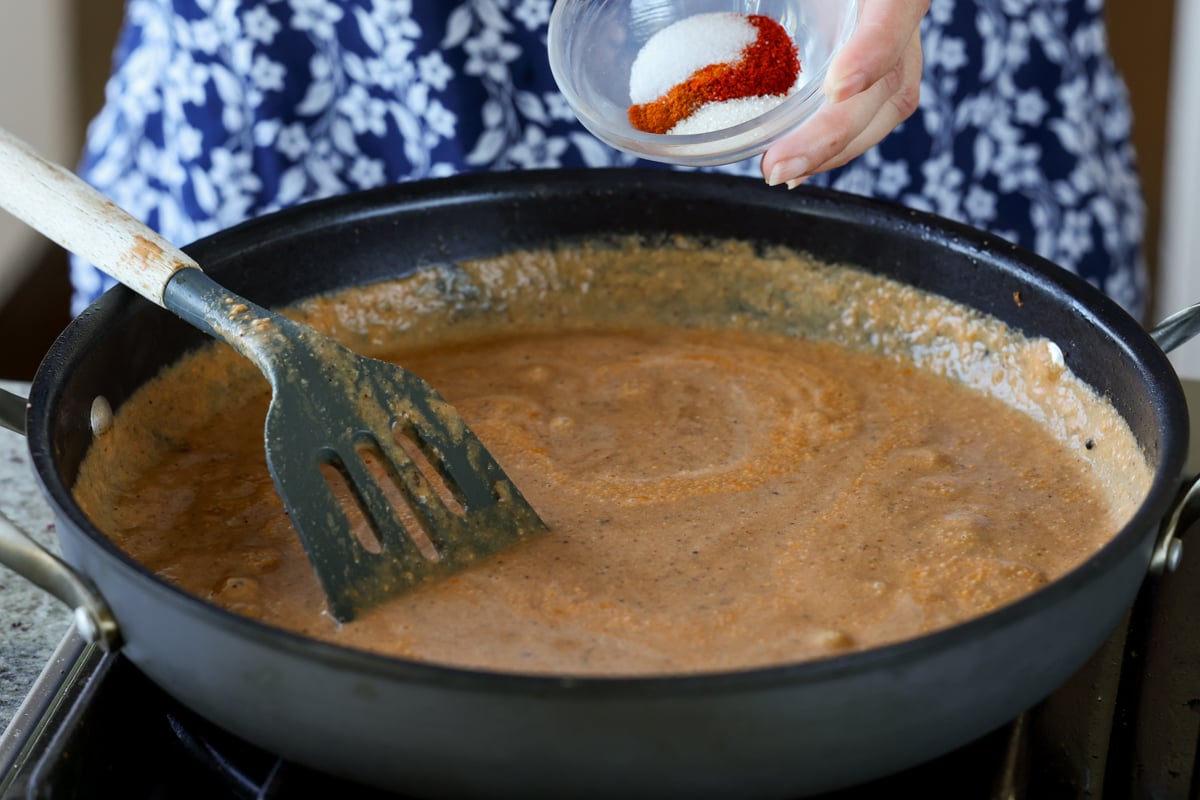 adding salt and ground spices to the Pasanda sauce