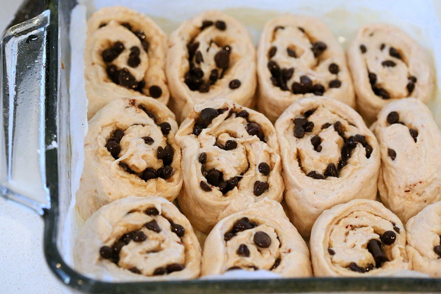 Strawberry Chocolate Cinnamon Rolls | Vegan Richa