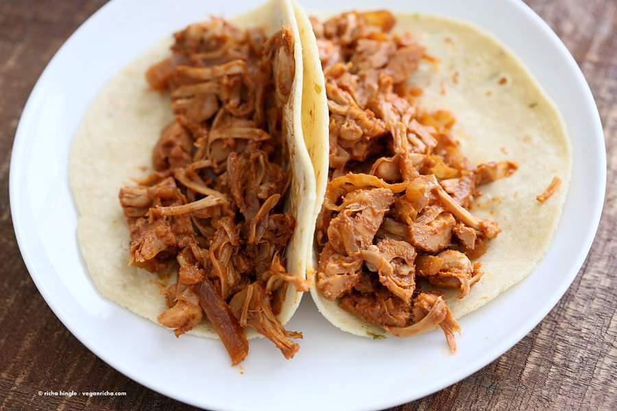 Spicy Chipotle Garlic Jackfruit Tacos | Vegan Richa