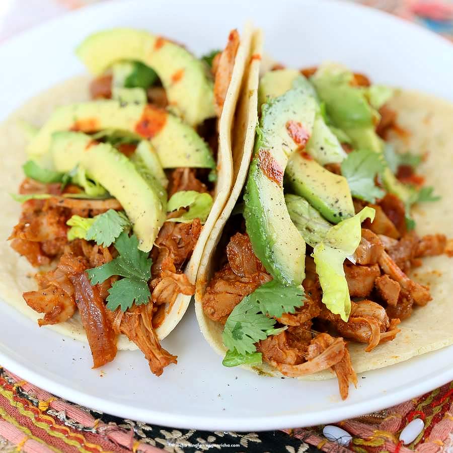 Spicy Chipotle Garlic Jackfruit Tacos | Vegan Richa #vegan #tacos