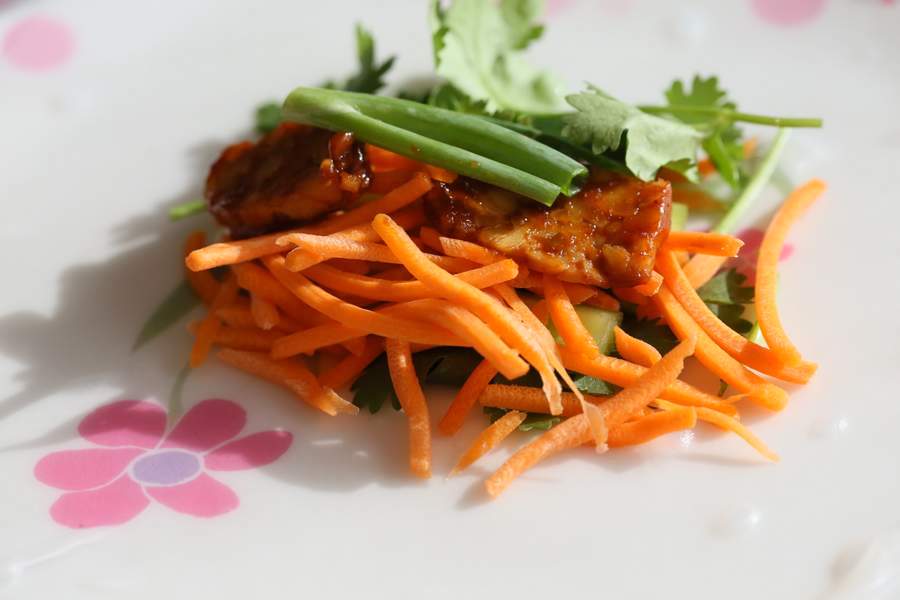 Red Curry Tempeh Summer Rolls | Vegan Richa