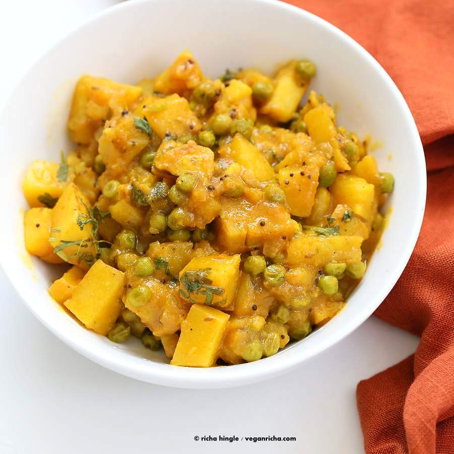 Vegan Bombay Potatoes and Peas | https://VeganRicha.com Easy Indian Spiced Potato and Pea curry. #vegan #glutenfree #soyfree #Indian