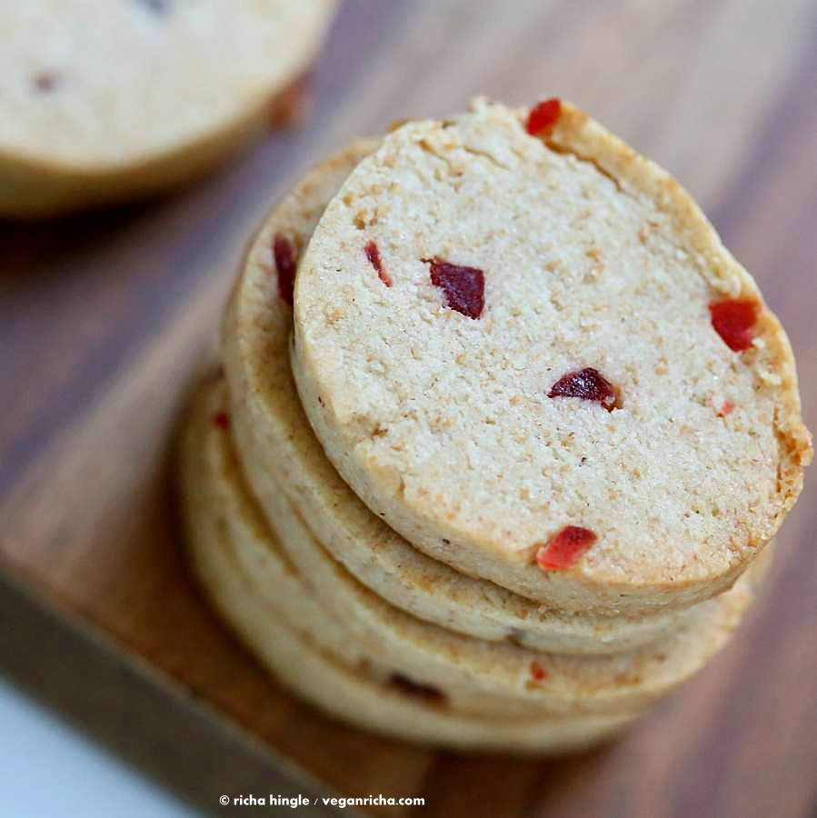 Vegan Coconut Oil Shortbread Cookies with Pumpkin Pie Spice | Vegan Richa #vegan #cookie #shortbread