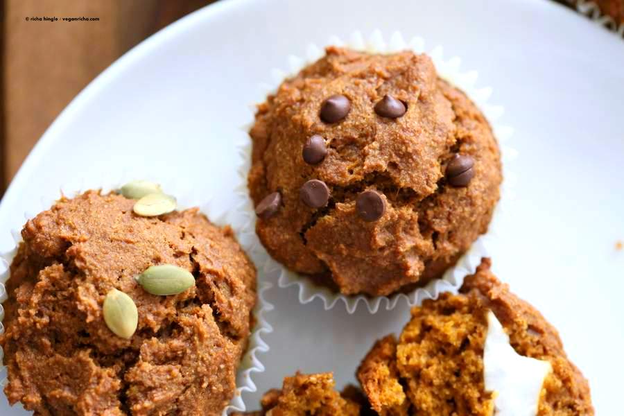 One Bowl Vegan Pumpkin Cream Cheese Muffins | https://veganricha.com #pumpkin #fall #spices #vegan #breakfast #muffin These muffins have pumpkin puree, pumpkin pie spices, all whole grain flour and are filled with vegan cream cheese in the center!