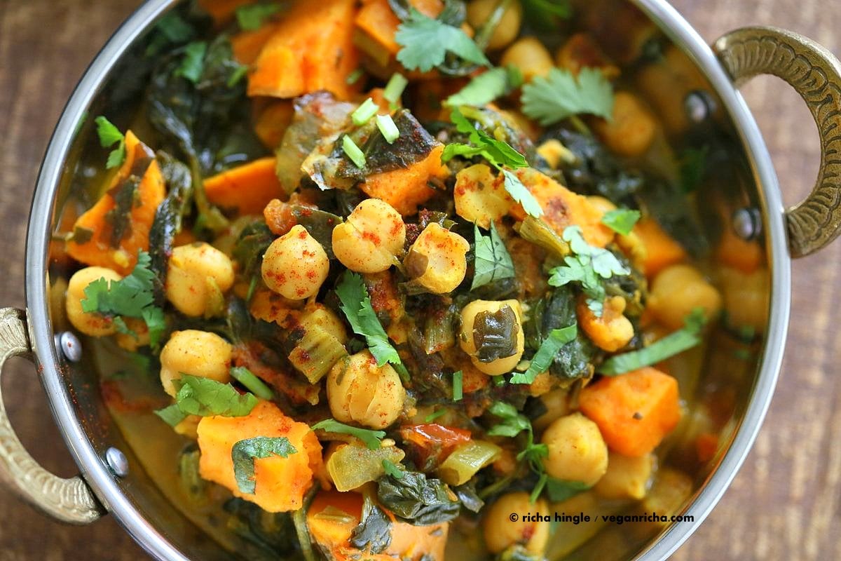 Easy One Pot Chickpea Sweet potato Spinach Curry with Indian Spices. Use spices of choice, pumpkin or other squash and other beans. | VeganRicha.com #vegan #glutenfree #soyfree #recipe