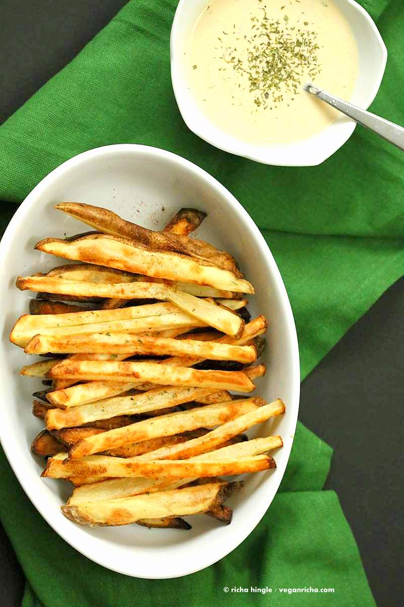 Baked Fries with Garlic Sauce - Russet potato baked and drenched in garlic tahini hummus lemon sauce | VeganRicha.com #vegan #appetizer #glutenfree #soyfree #recipe
