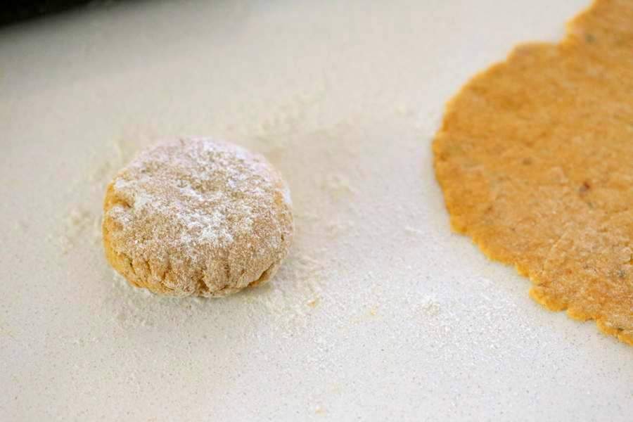 Easy Yeast-free Sweet Potato Vegan Gluten free flatbread. Sweet Potato flatbread with chickpea flour, rice flour and psyllium husk. #Eggless #vegan Oat-free #Recipe | VeganRicha.com