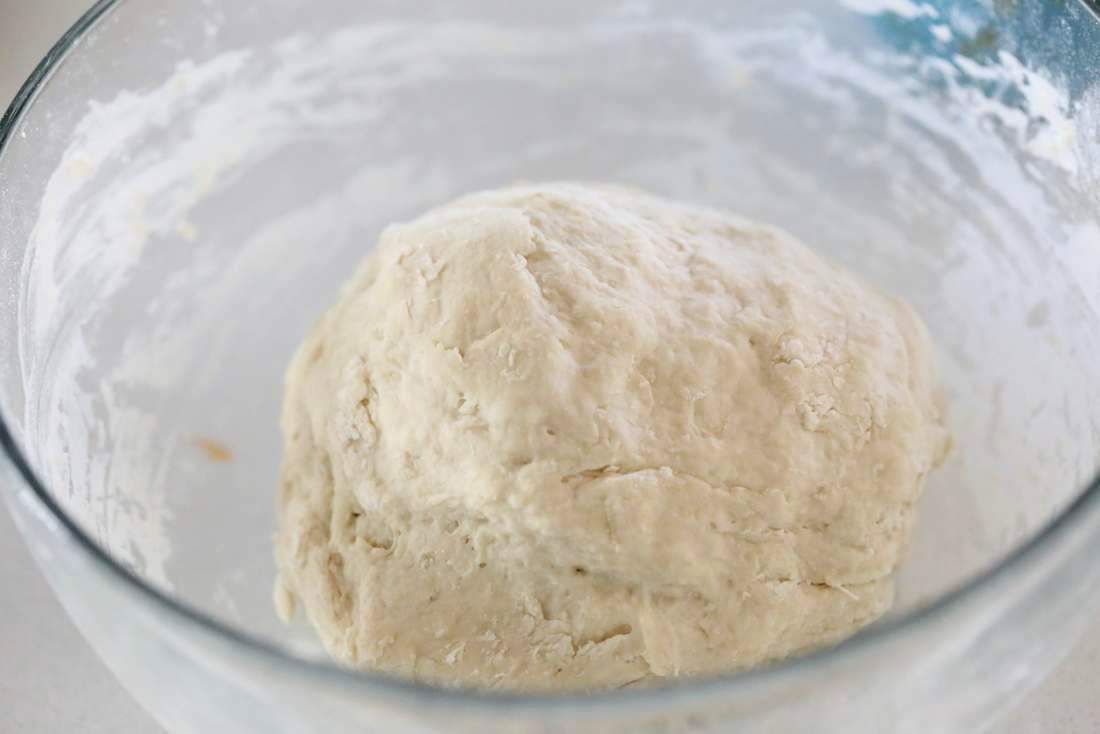 Basic Vegan Pizza Dough. Oil free | VeganRicha.com #vegan #pizza