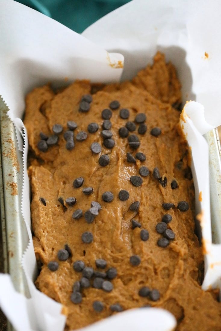1 Bowl Vegan Pumpkin Bread Recipe. Easy Pumpkin loaf with pumpkin puree, pumpkin pie spice, walnuts and chocolate chips. Use pumpkin seeds, currants for variation | VeganRicha.com #vegan #breakfast #pumpkinbread