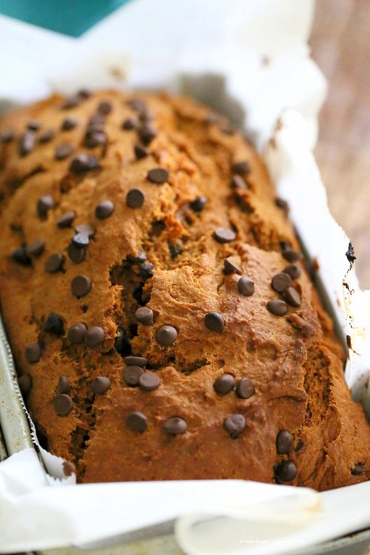 1 Bowl Vegan Pumpkin Bread Recipe. Easy Pumpkin loaf with pumpkin puree, pumpkin pie spice, walnuts and chocolate chips. Use pumpkin seeds, currants for variation | VeganRicha.com #vegan #breakfast #pumpkinbread