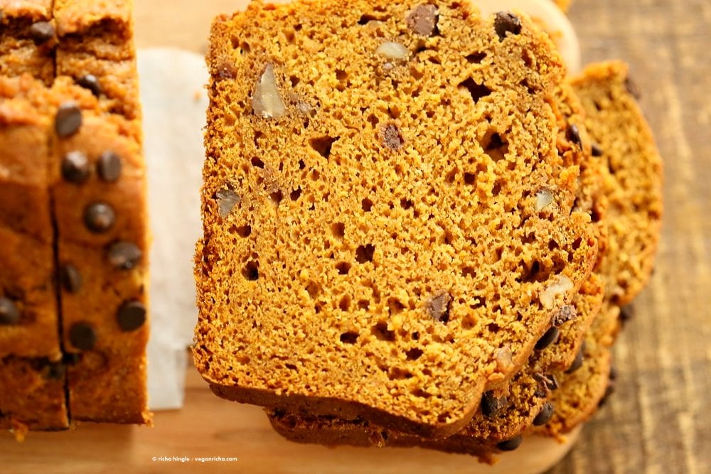 1 Bowl Vegan Pumpkin Bread Recipe. Easy Pumpkin loaf with pumpkin puree, pumpkin pie spice, walnuts and chocolate chips. Use pumpkin seeds, currants for variation | VeganRicha.com #vegan #breakfast #pumpkinbread