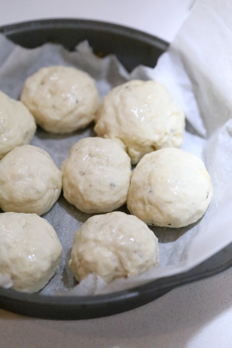 Easy Dinner Rolls No Yeast. These soft herbed Dinner Rolls are ready in 25 minutes! Add herbs of choice, or garlic. | VeganRicha.com #vegan #rolls #Yeastfree #soyfree #nutefree #recipe
