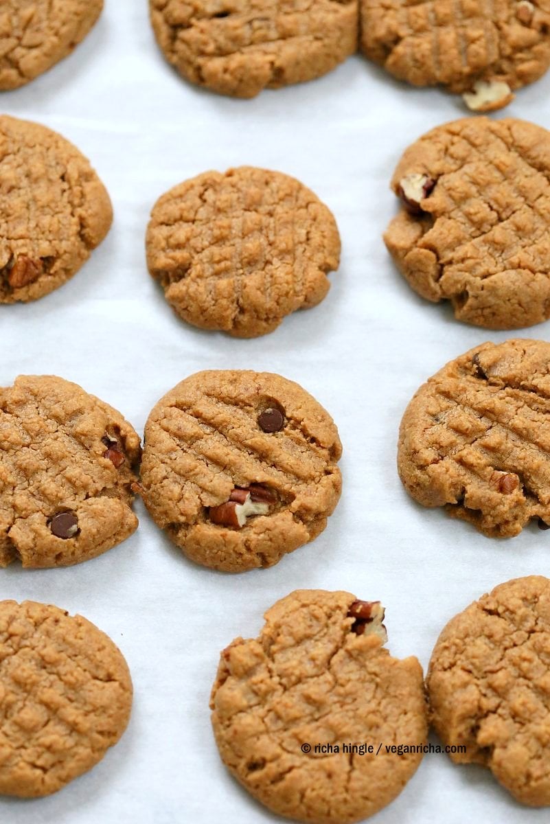 Vegan Peanut Butter Cookies with Pecans and Chocolate chips. Pecans add a buttery flavor to these soft nut Butter cookies. Peanut / Almond Butter Cookies. | VeganRicha.com #vegan #cookie #peanutbutter