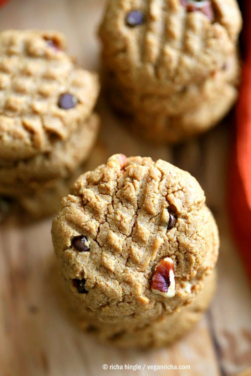 Vegan Peanut Butter Cookies with Pecans and Chocolate chips. Pecans add a buttery flavor to these soft nut Butter cookies. Peanut / Almond Butter Cookies. | VeganRicha.com #vegan #cookie #peanutbutter
