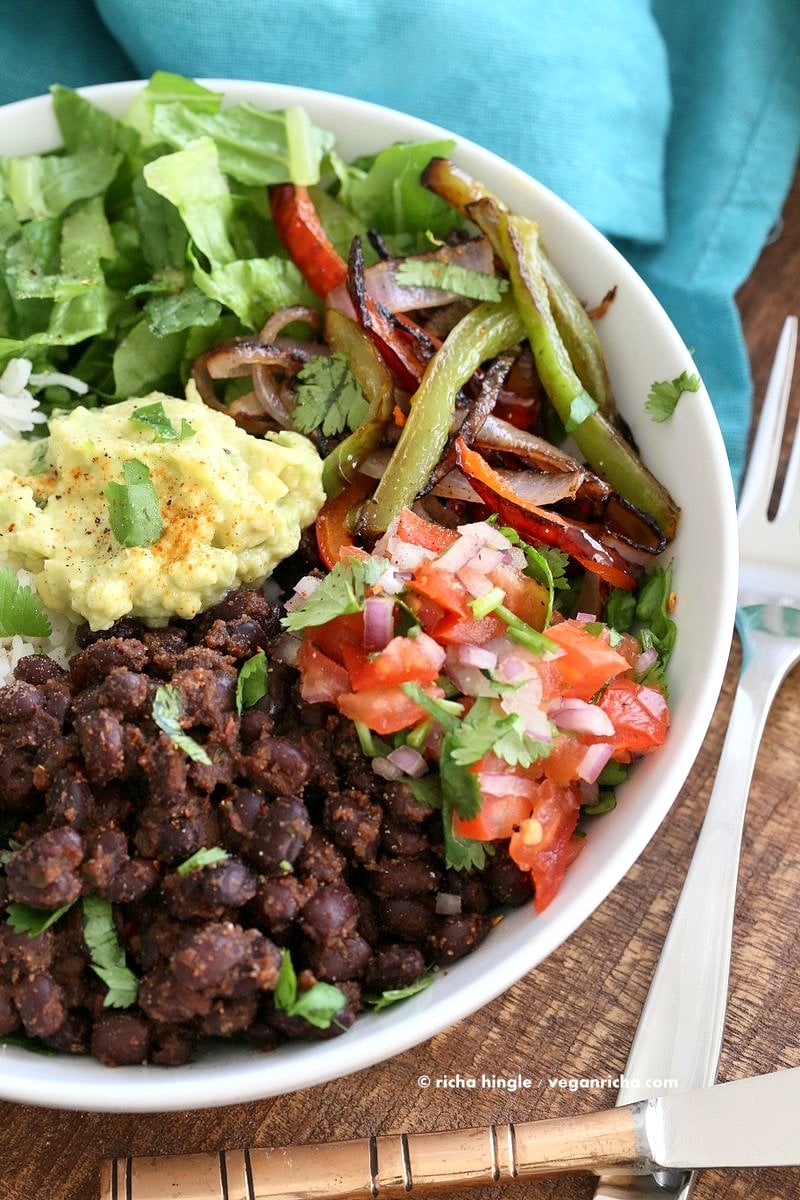 Easy Black Bean Burrito Bowl. Spicy black beans, roasted peppers and veggies, zesty guacamole, pico de gallo, fresh lettuce. DIY Burrito Bowl Chipotle style. | VeganRicha.com #vegan #glutenfree #soyfree #bowl #recipe