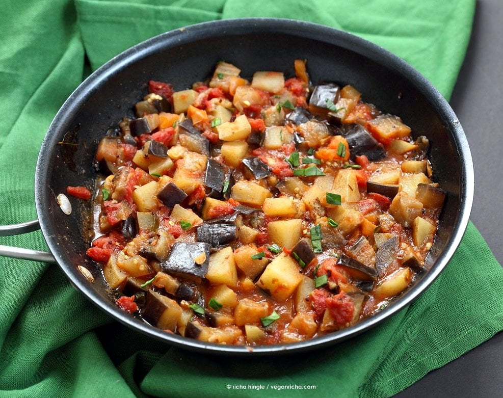 Easy Indian spiced Eggplants and Potatoes. Aloo Baingan Recipe. Curried Potato Eggplant side. | VeganRicha.com #vegan #glutenfree #Indian #eggplant #potato