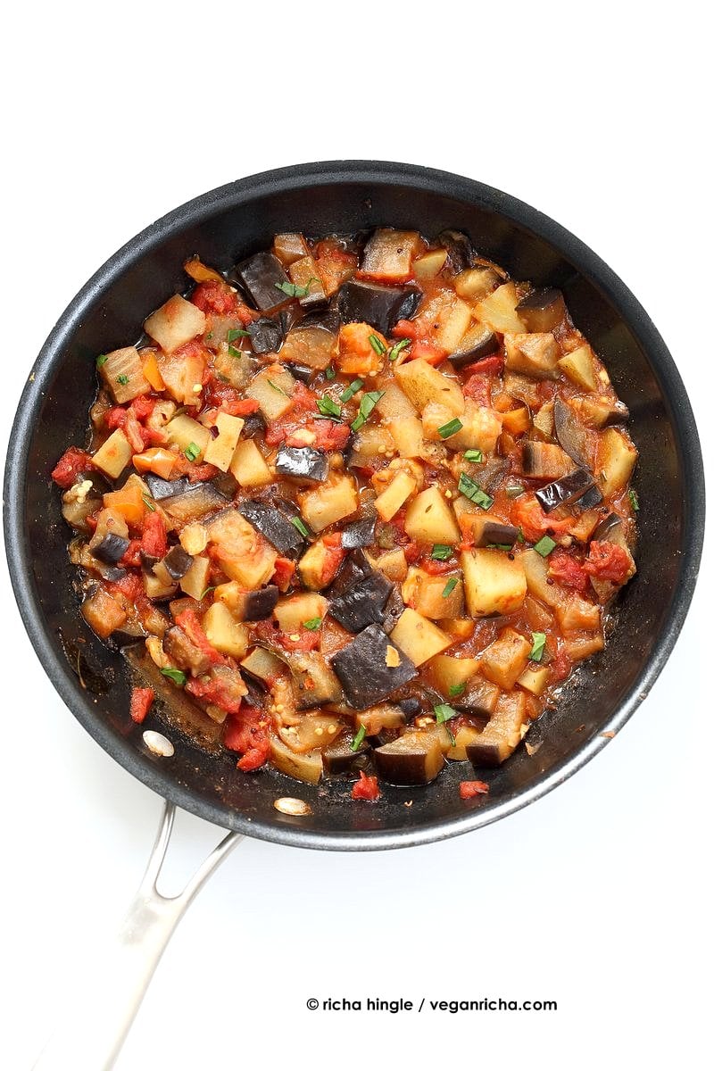 Easy Indian spiced Eggplants and Potatoes. Aloo Baingan Recipe. Curried Potato Eggplant side. | VeganRicha.com #vegan #glutenfree #Indian #eggplant #potato