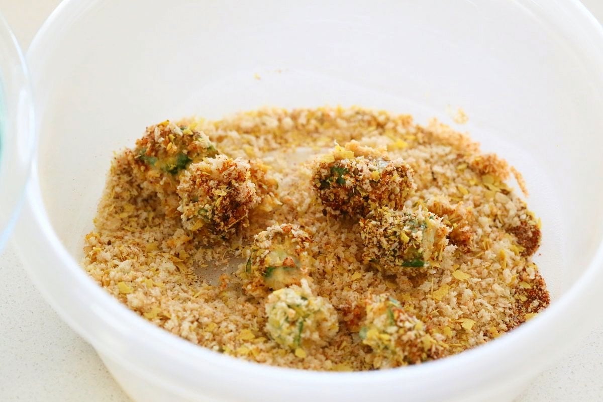 Baked Popcorn Okra. Okra /bhindi tossed in chickpea flour batter, coated in spiced breadcrumbs and baked until crunchy crisp. Vegan Recipe, can be gluten-free | VeganRicha.com