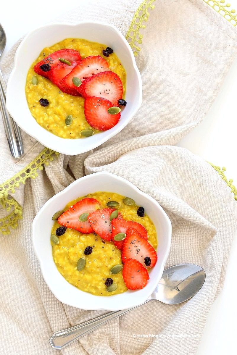 Turmeric Steel Cut Oats with turmeric, cinnamon and cardamom. Serve with Strawberries, chia seeds and other garnishes of choice. Easy Make ahead Breakfast Recipe Vegan Glutenfree Soyfree.| VeganRicha.com