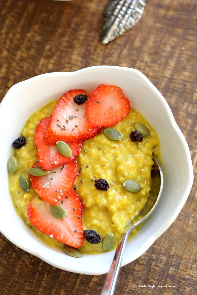 Turmeric Steel Cut Oats with turmeric, cinnamon and cardamom. Serve with Strawberries, chia seeds and other garnishes of choice. Easy Make ahead Breakfast Recipe Vegan Glutenfree Soyfree.| VeganRicha.com