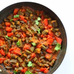 Bhindi Masala Recipe. Indian Okra Curry. Lightly spiced Okra in onion tomato curry. Restaurant style Masala Bhindi. Vegan Gluten-free Soy-free Indian Recipe | VeganRicha.com #vegan #glutenfree #veganricha