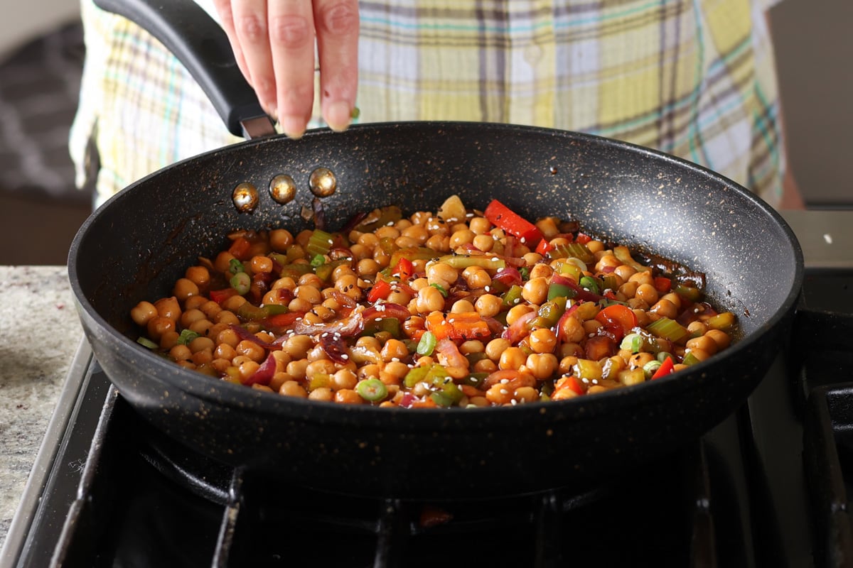 cooking the chickpeas in the gochujang sauce